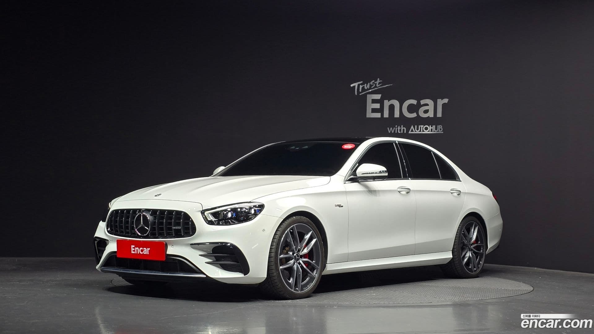 Main__Slider__Photo:E-Class Mercedes-Benz 2022.2-0