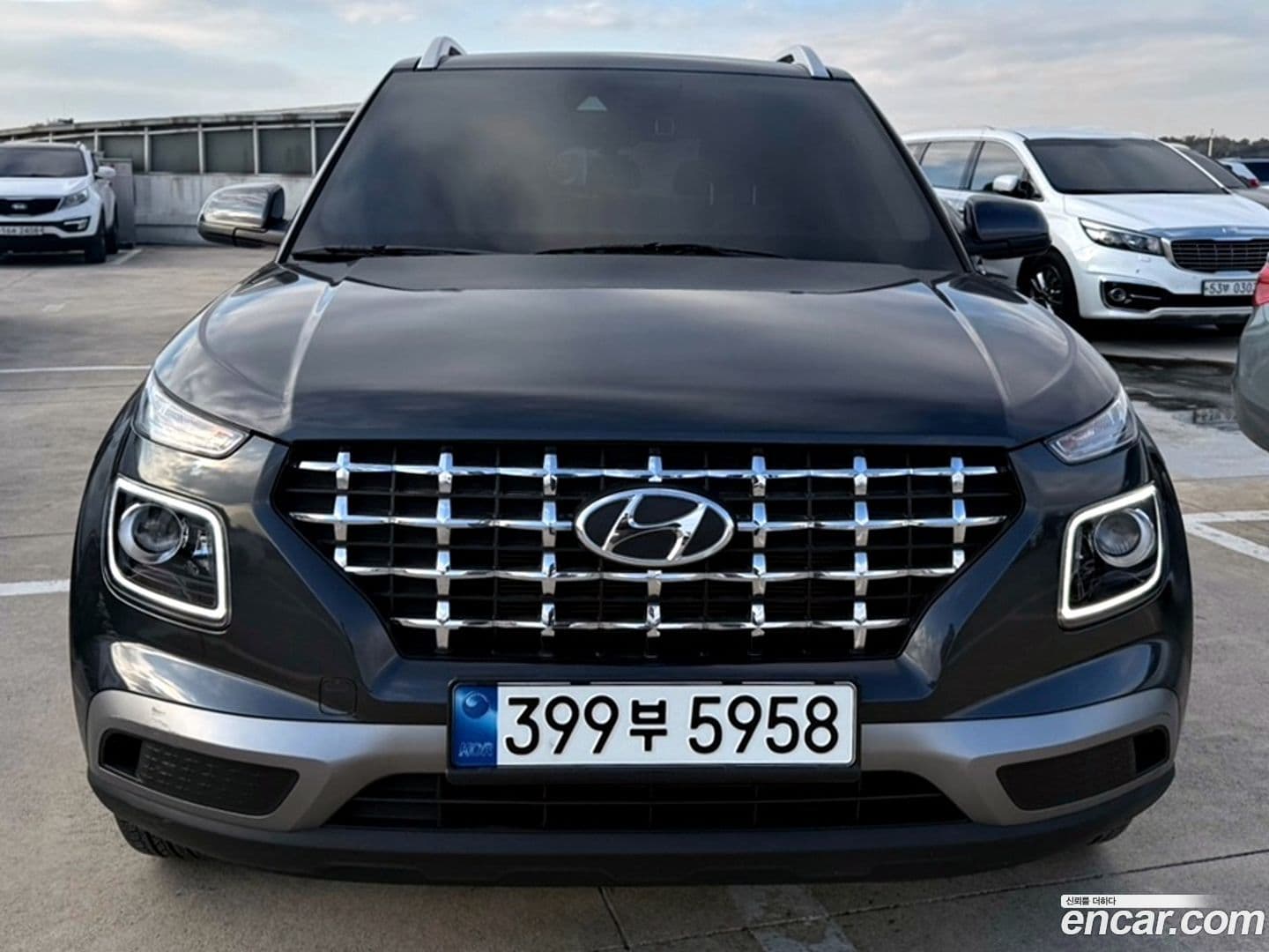 Main__Slider__Photo:Venue Hyundai 2022.8-0