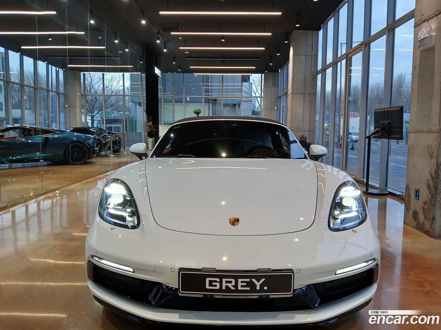 Main__Slider__Photo:718 Porsche 2020.8-0
