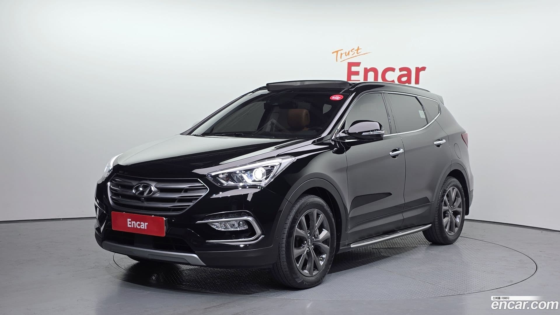Main__Slider__Photo:Santafe Hyundai 2016.0-0