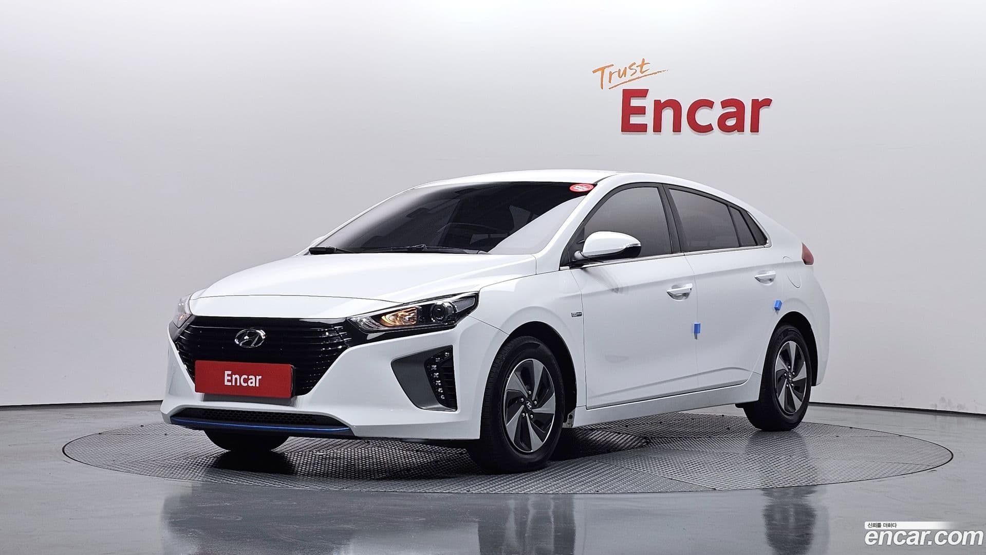 Main__Slider__Photo:Ioniq Hyundai 2016.1-0