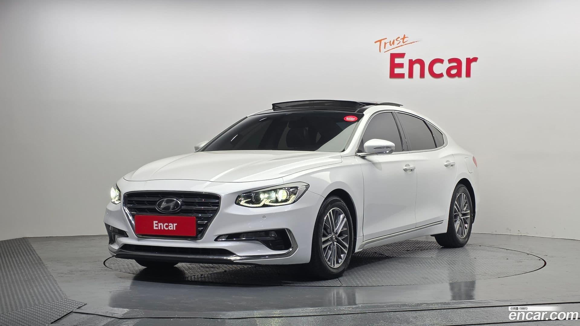 Main__Slider__Photo:Grandeur Hyundai 2017.8-0