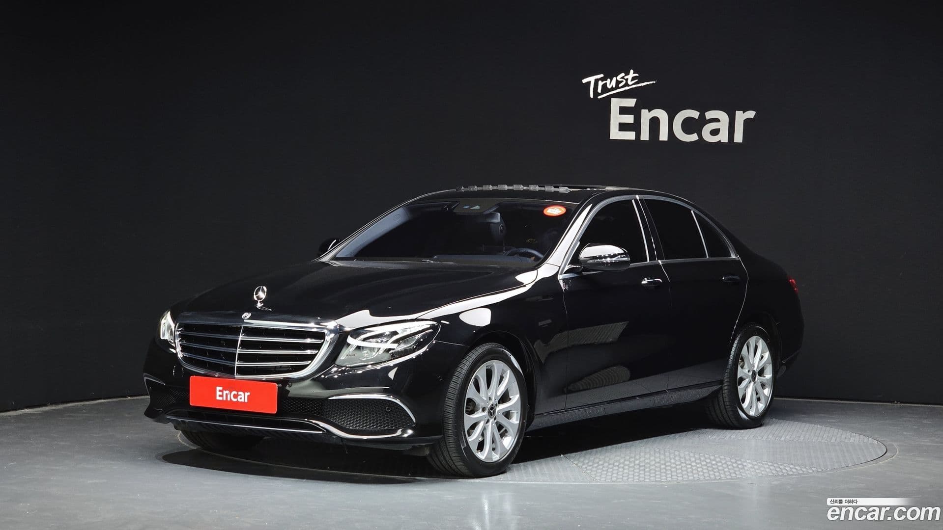 Main__Slider__Photo:E-Class Mercedes-Benz 2020.4-0