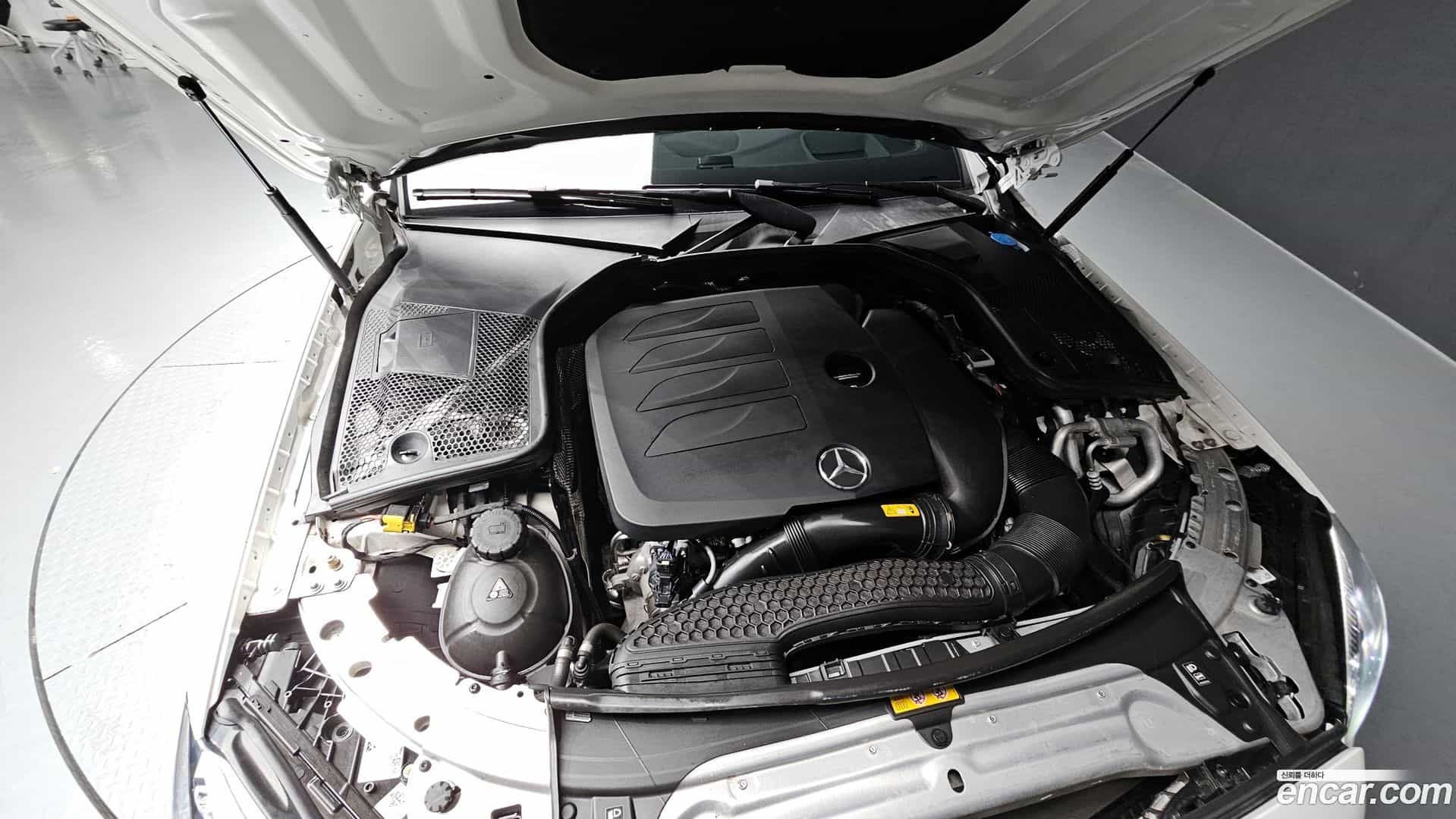 C-Class Mercedes-Benz 2022.8-INNER-006