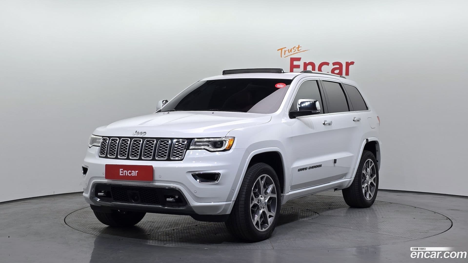 Main__Slider__Photo:Cherokee Jeep 2021.3-0