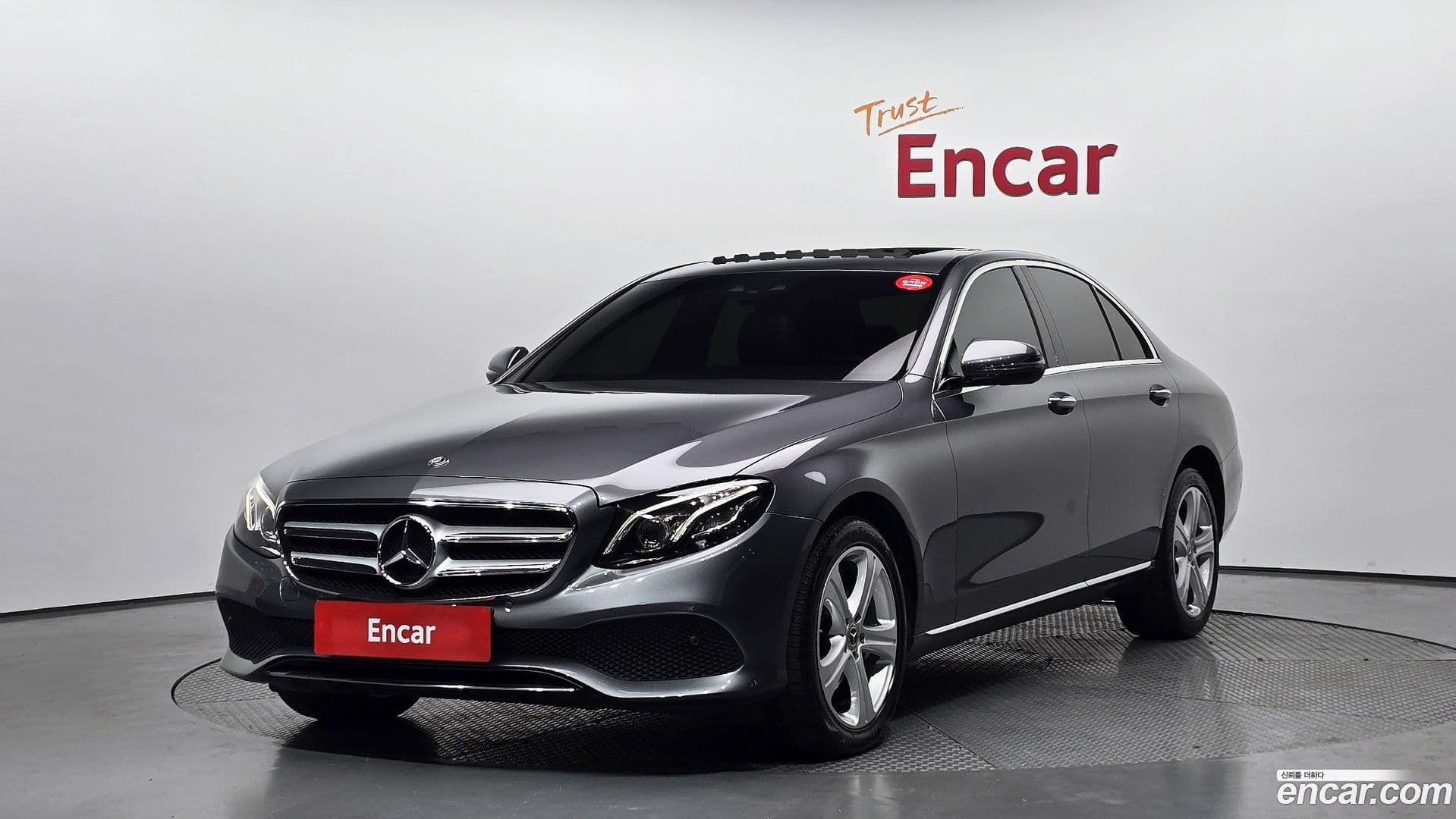 Main__Slider__Photo:E-Class Mercedes-Benz 2018.7-0