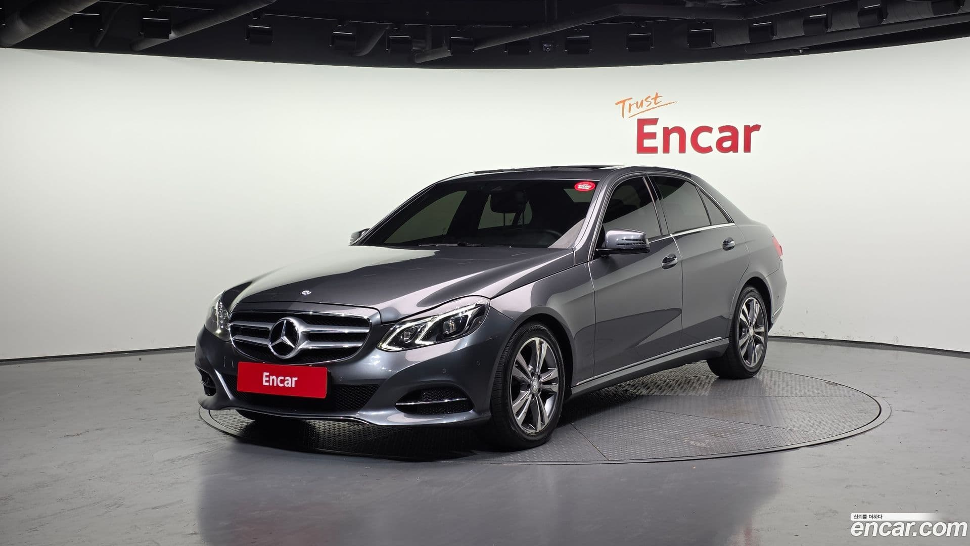 Main__Slider__Photo:E-Class Mercedes-Benz 2015.11-0