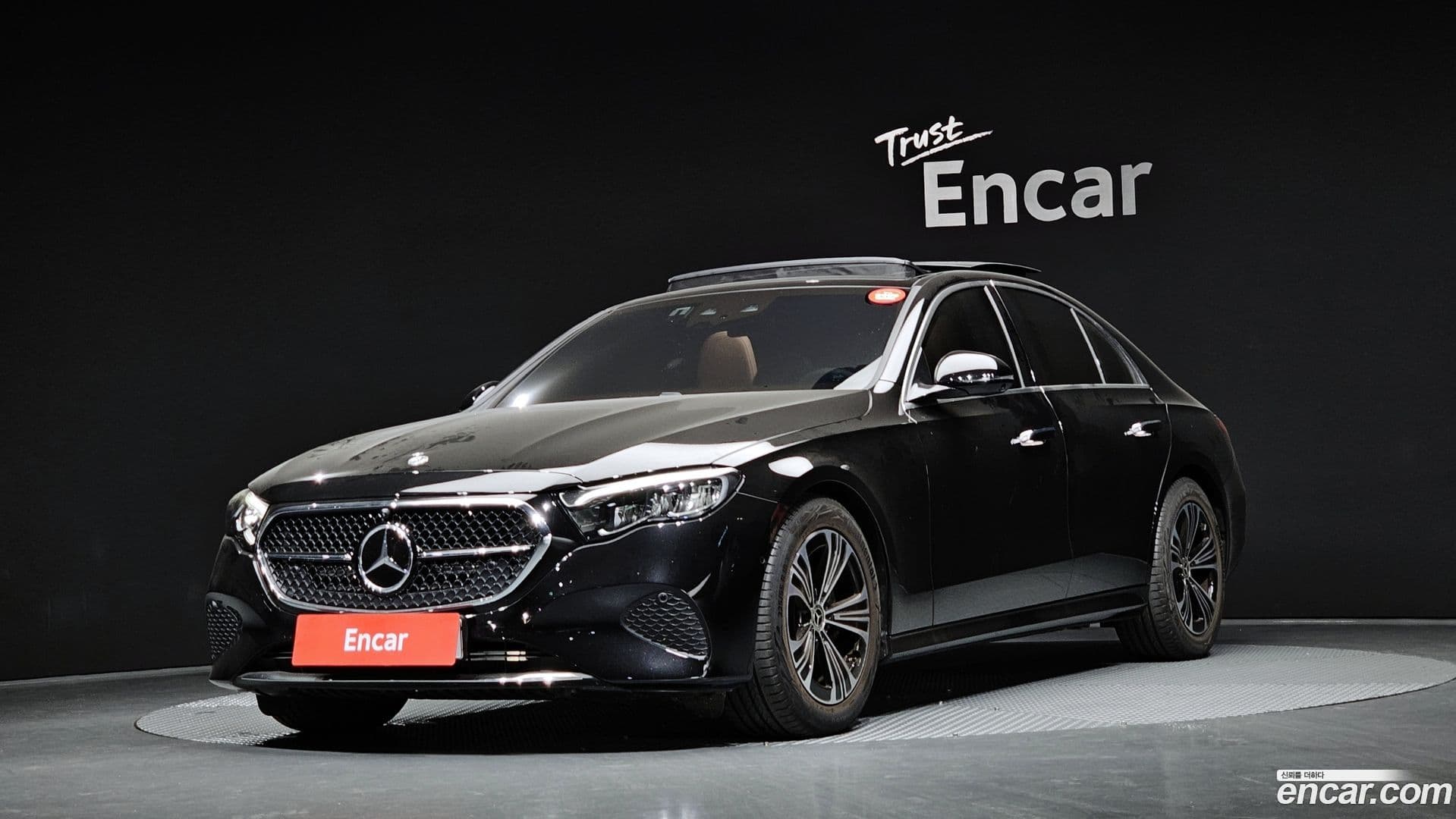 Main__Slider__Photo:E-Class Mercedes-Benz 2024.9-0