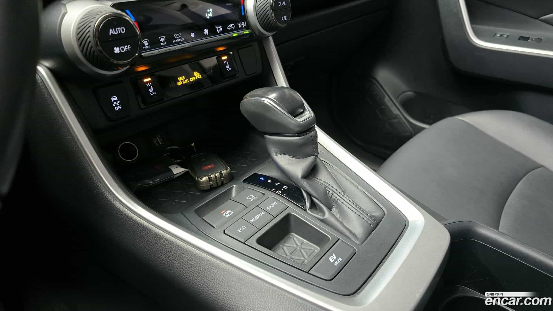 RAV4 Toyota 2023.4-INNER-009