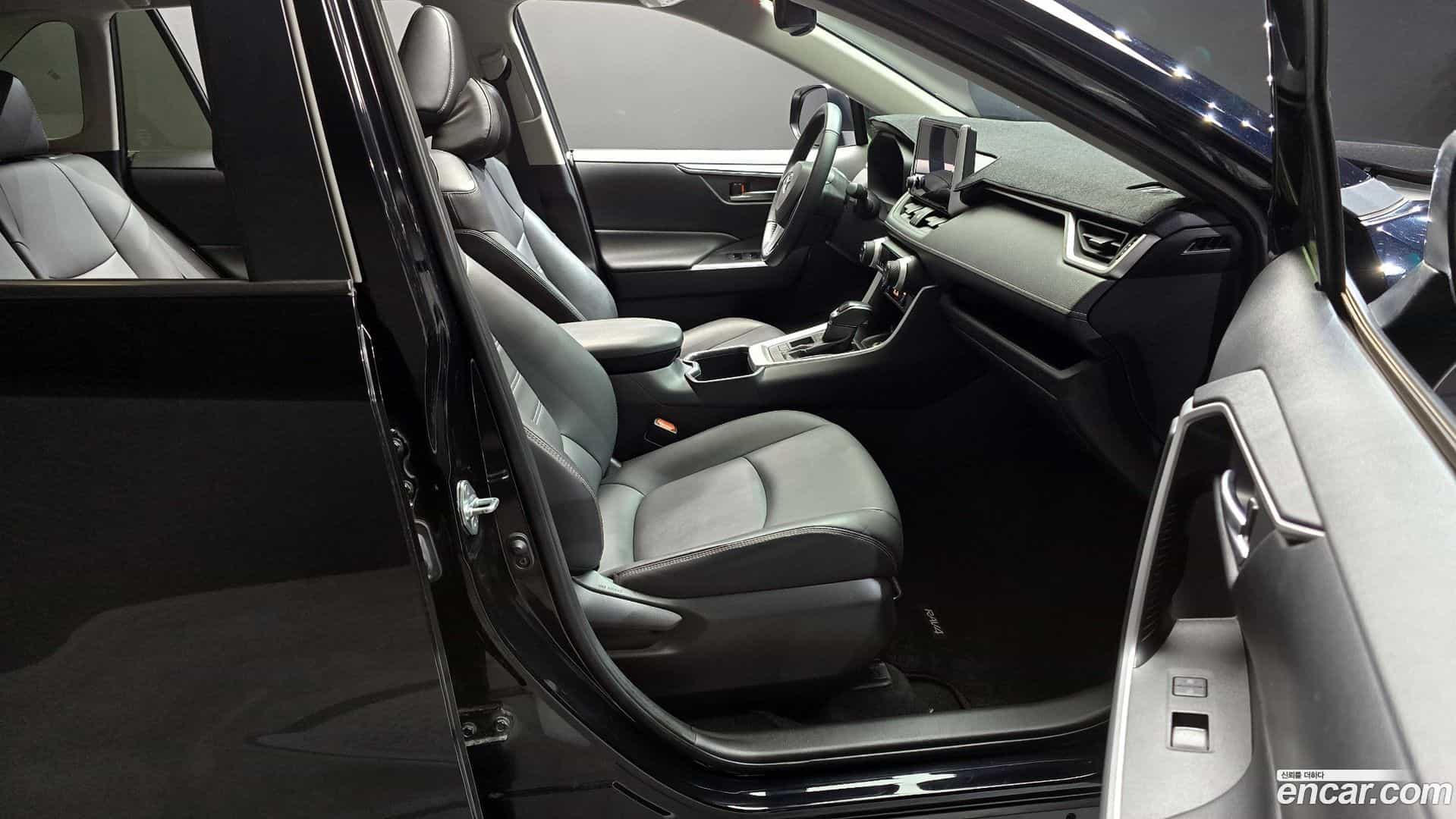 RAV4 Toyota 2023.4-INNER-010