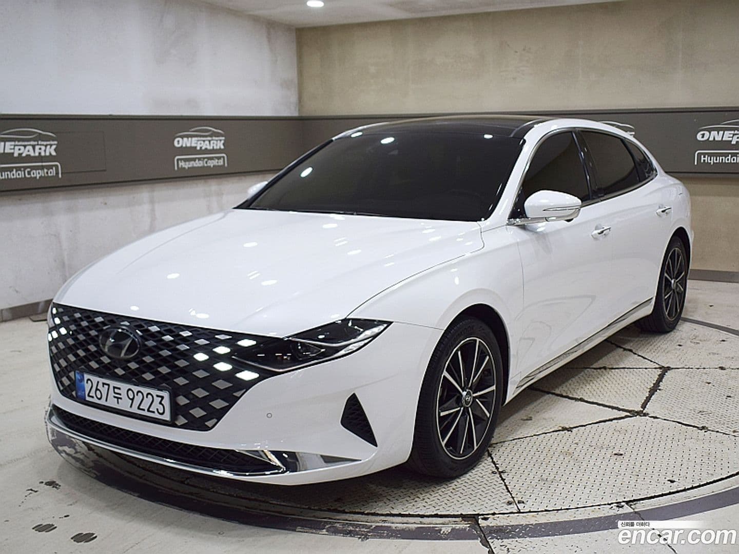 Main__Slider__Photo:Grandeur Hyundai 2021.11-0