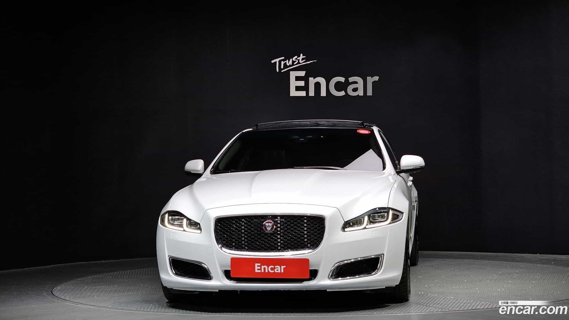 XJ Jaguar 2019.11-OUTER-003