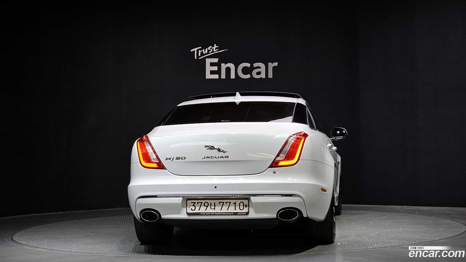 XJ Jaguar 2019.11-OUTER-004