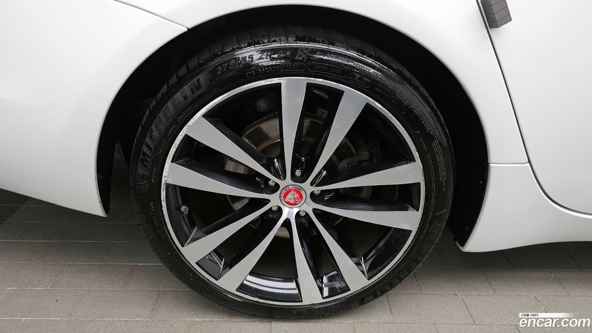 XJ Jaguar 2019.11-OUTER-005