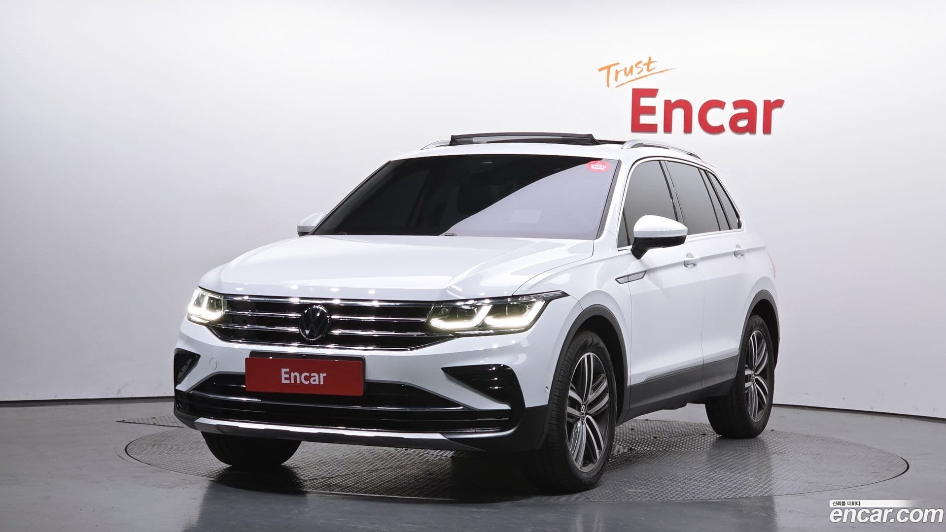 Main__Slider__Photo:Tiguan Volkswagen 2023.9-0