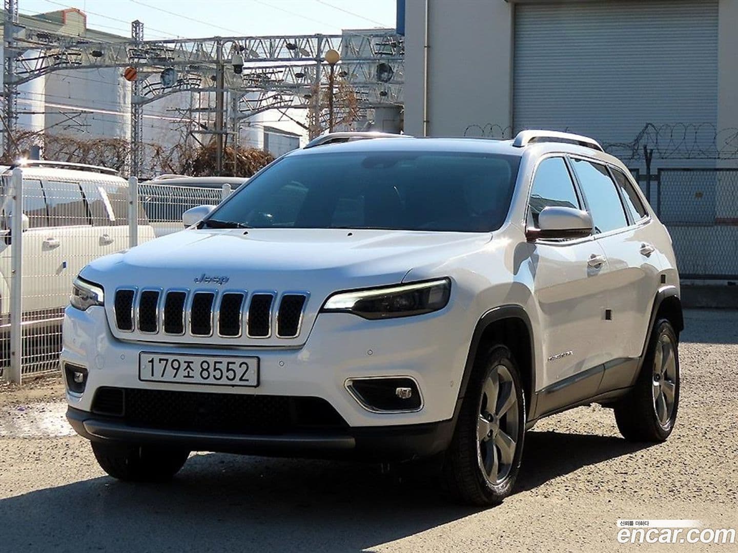 Main__Slider__Photo:Cherokee Jeep 2020.0-0
