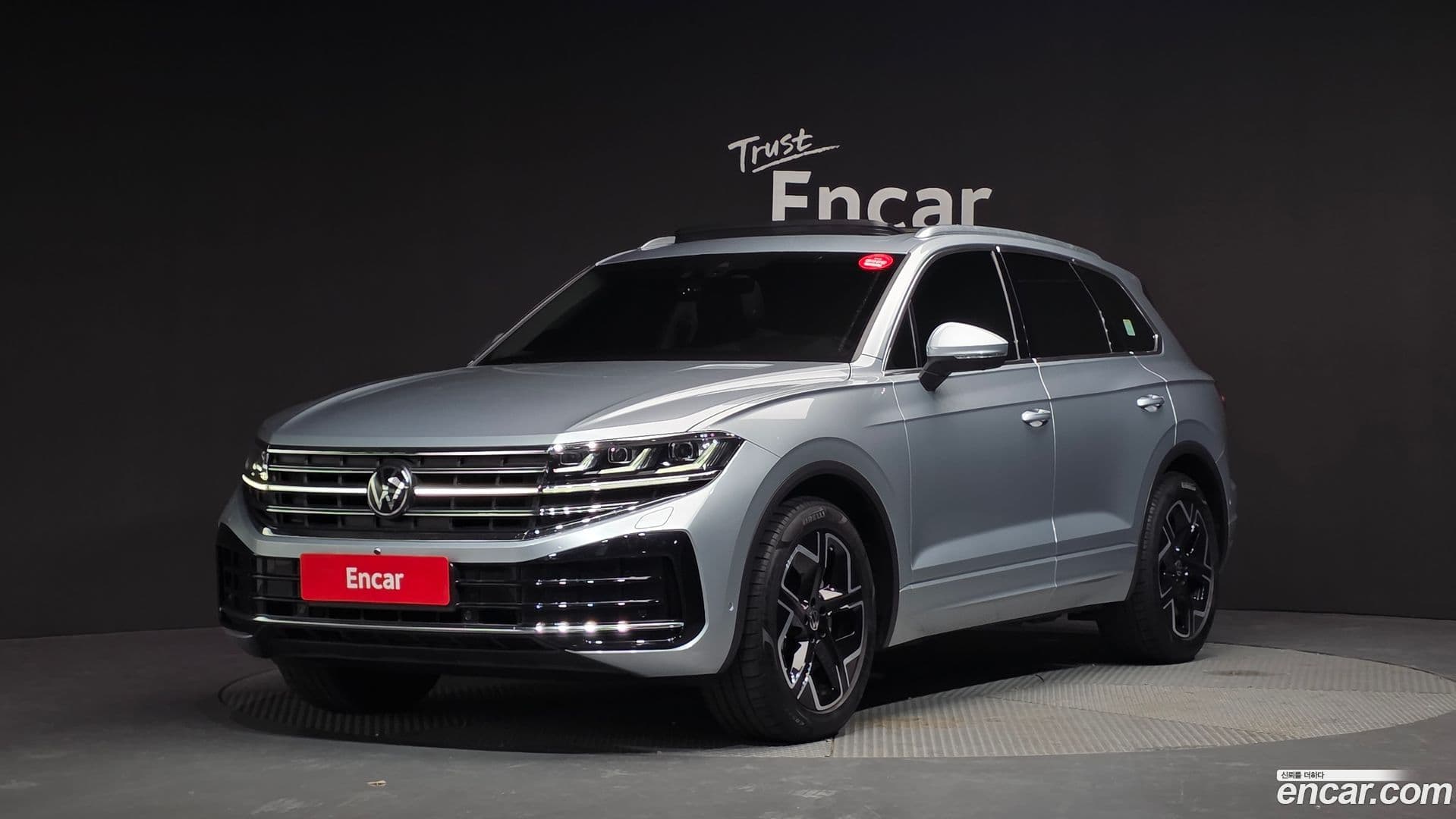 Main__Slider__Photo:Touareg Volkswagen 2024.11-0