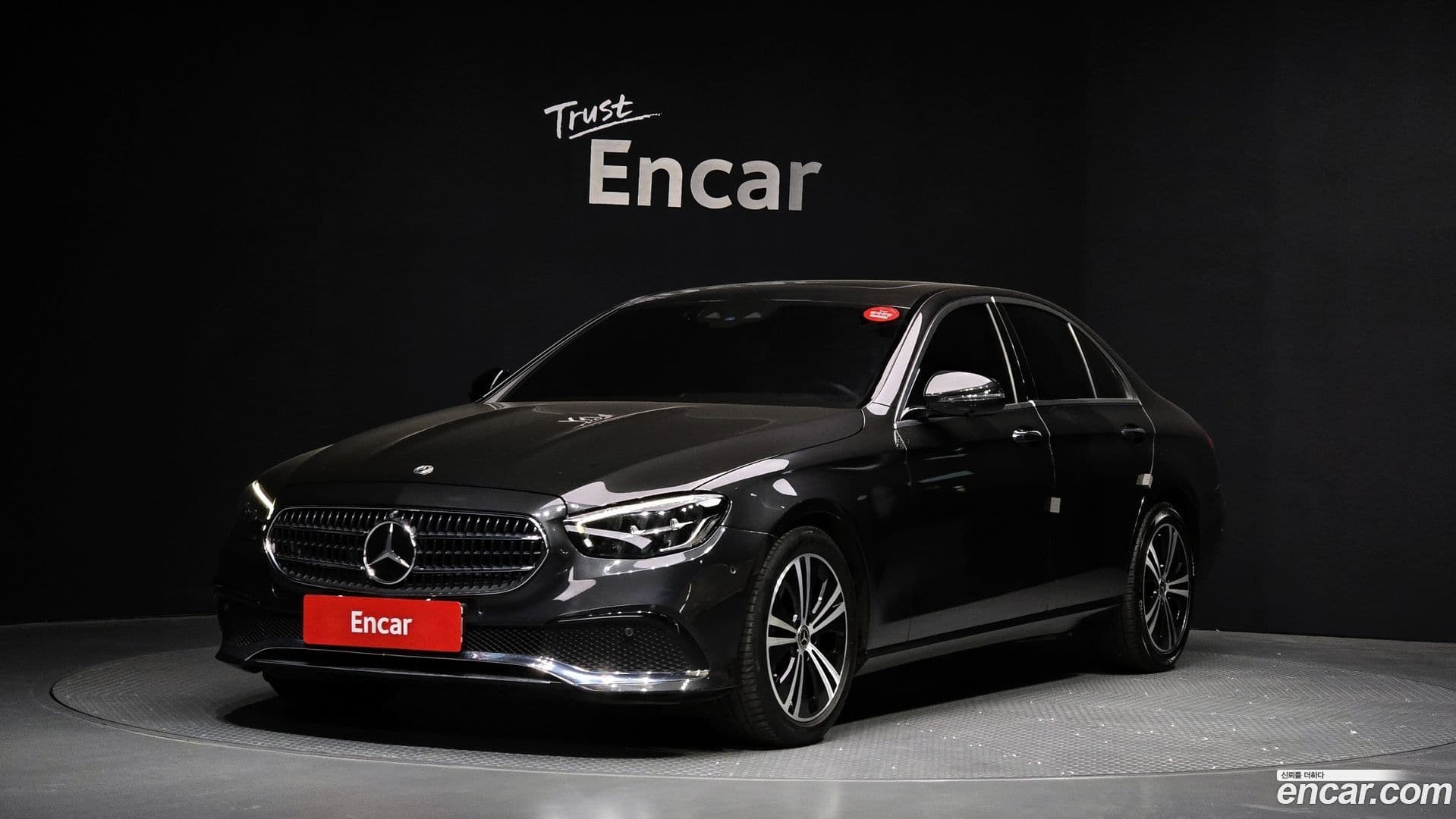 Main__Slider__Photo:E-Class Mercedes-Benz 2022.10-0