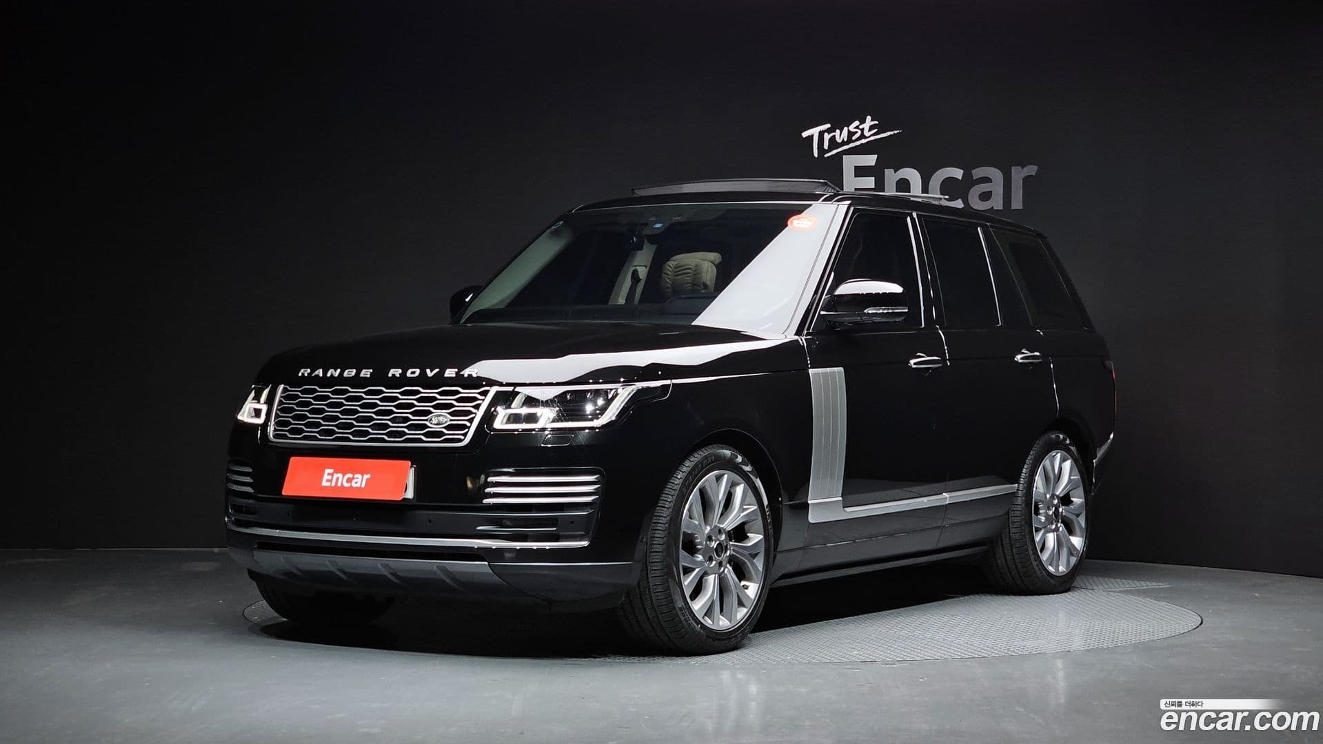 Main__Slider__Photo:Range Rover Land Rover 2020.6-0