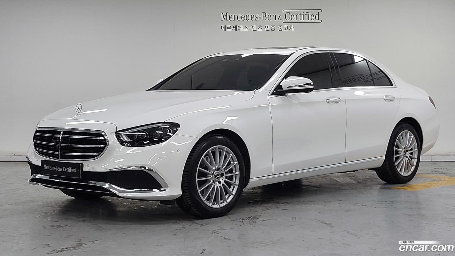 Main__Slider__Photo:E-Class Mercedes-Benz 2021.0-0