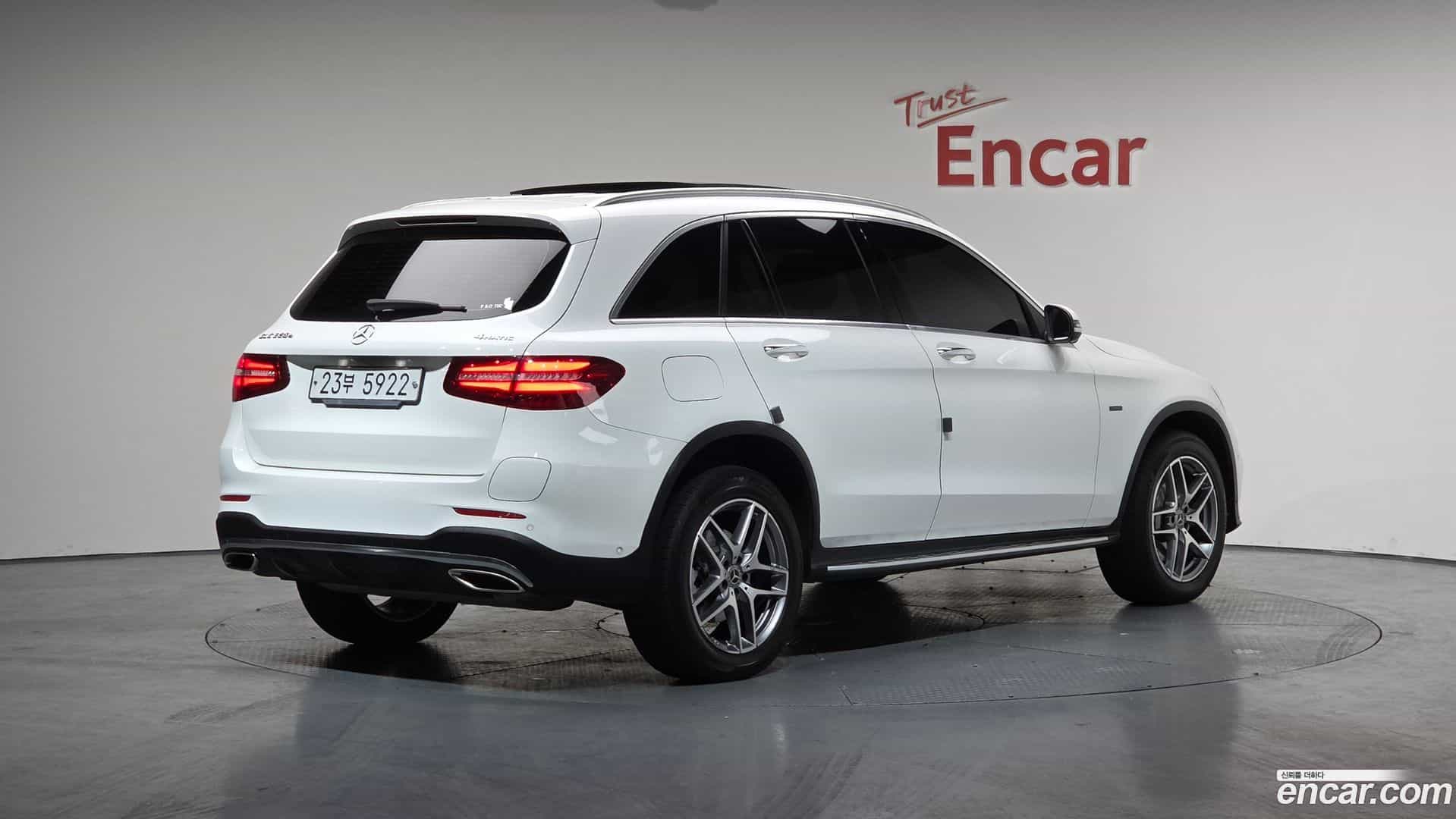 GLC-Class Mercedes-Benz 2019.0-OUTER-002