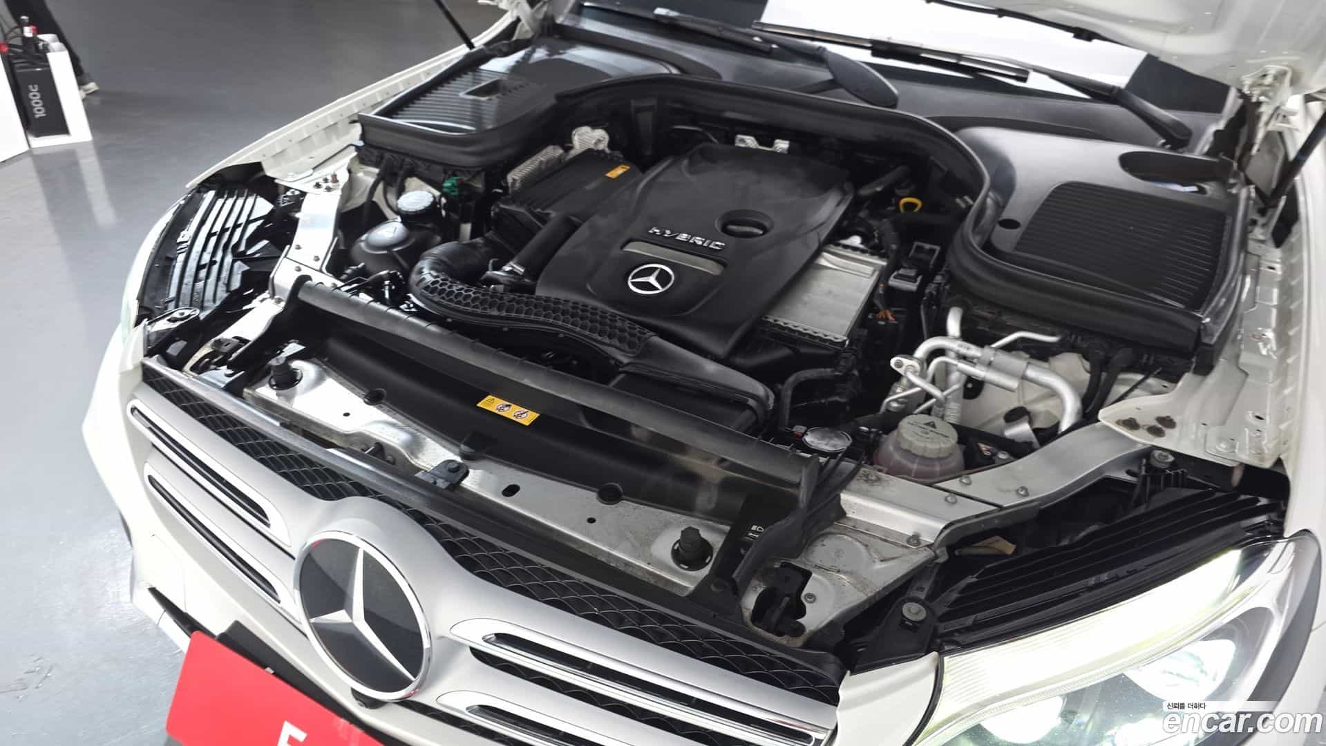 GLC-Class Mercedes-Benz 2019.0-INNER-006