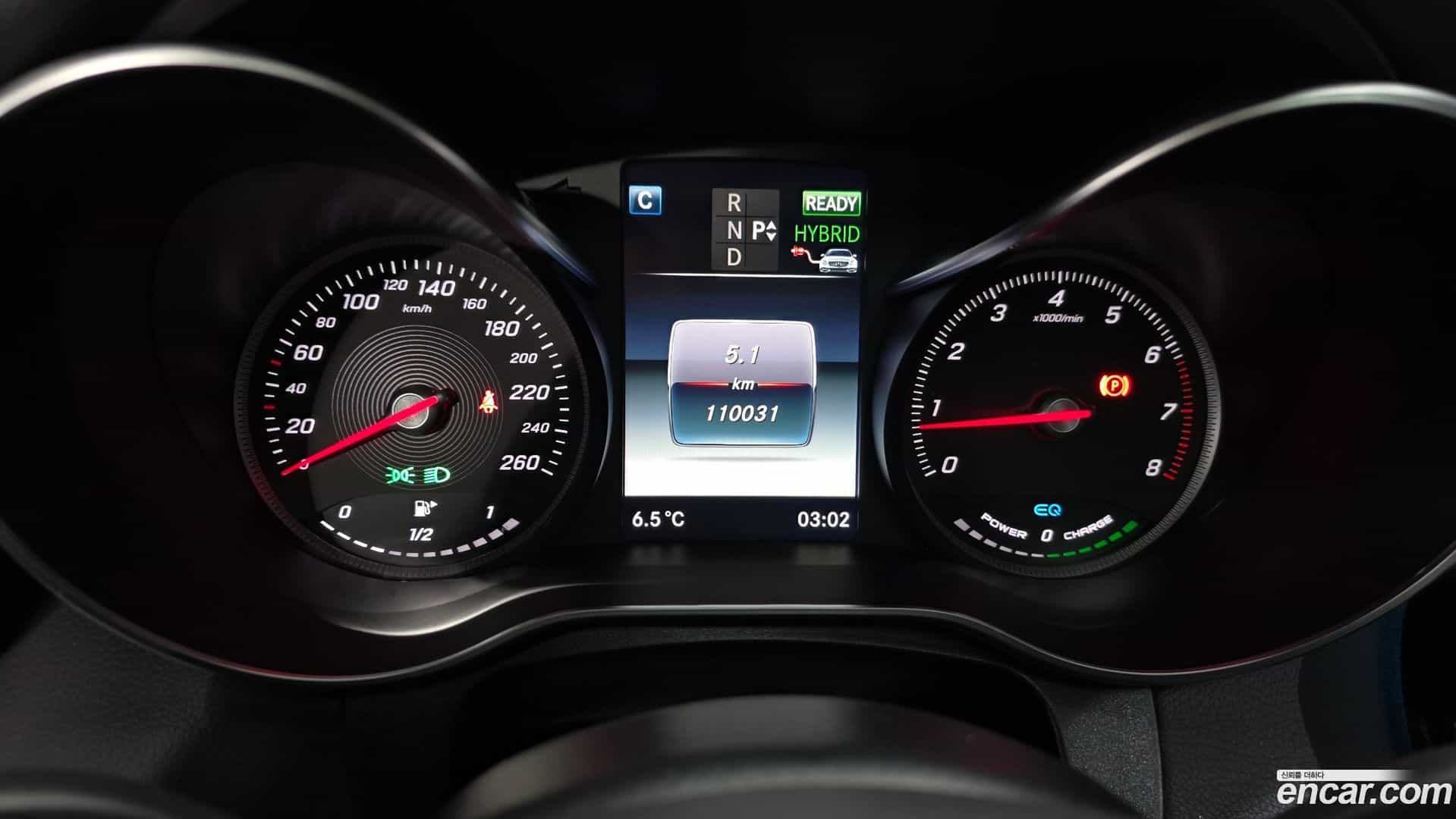 GLC-Class Mercedes-Benz 2019.0-INNER-008