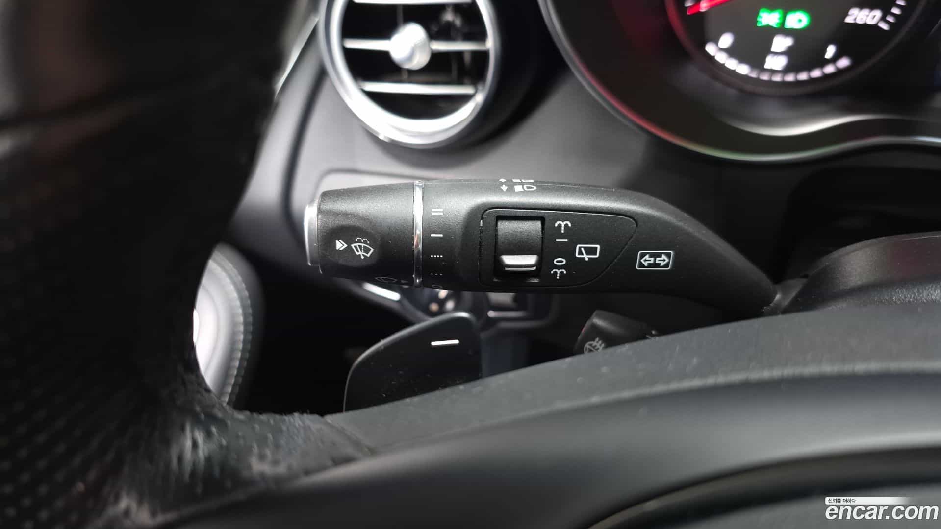 GLC-Class Mercedes-Benz 2019.0-OPTION-022