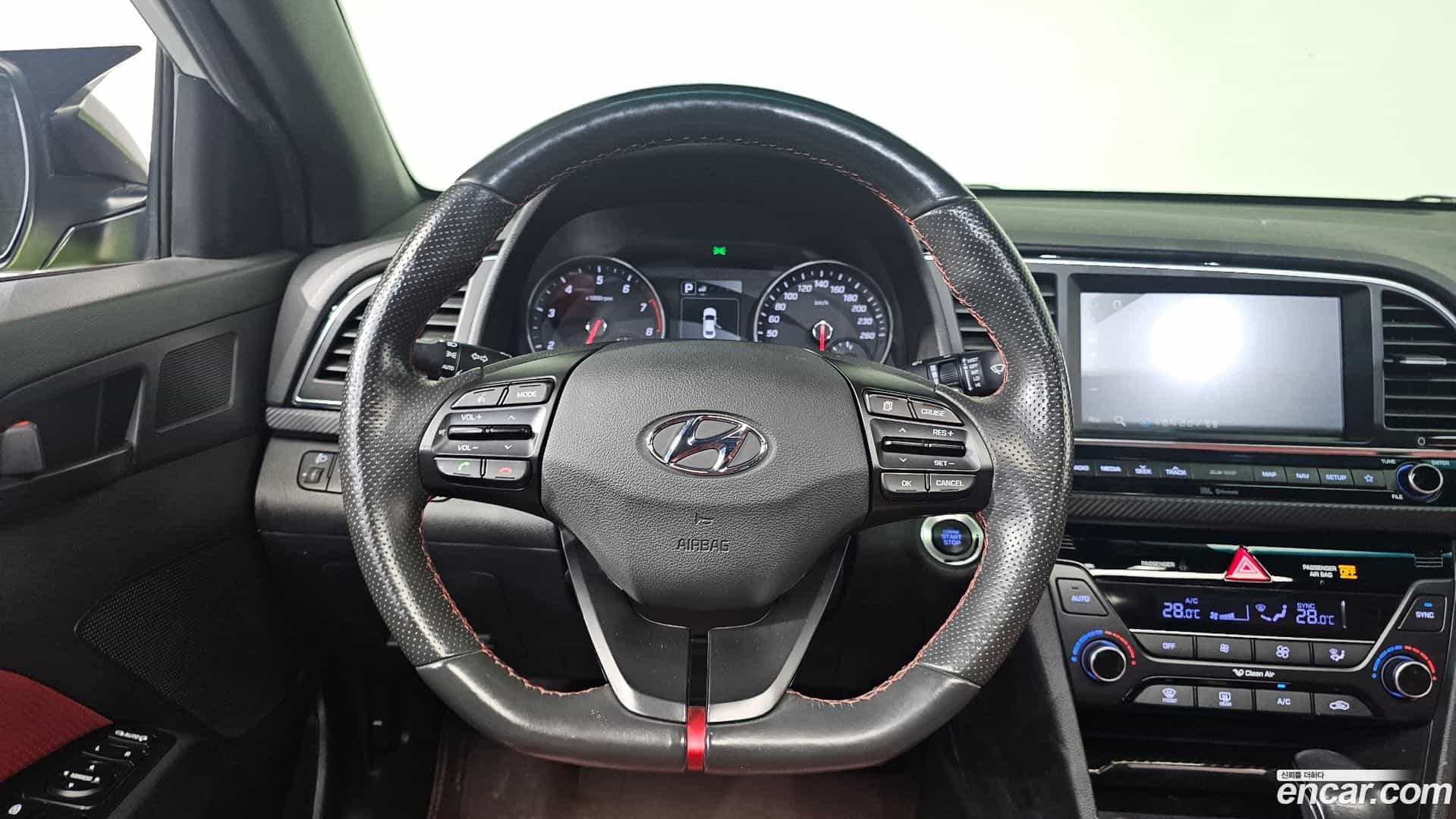 AVANTE Hyundai 2017.8-OPTION-017