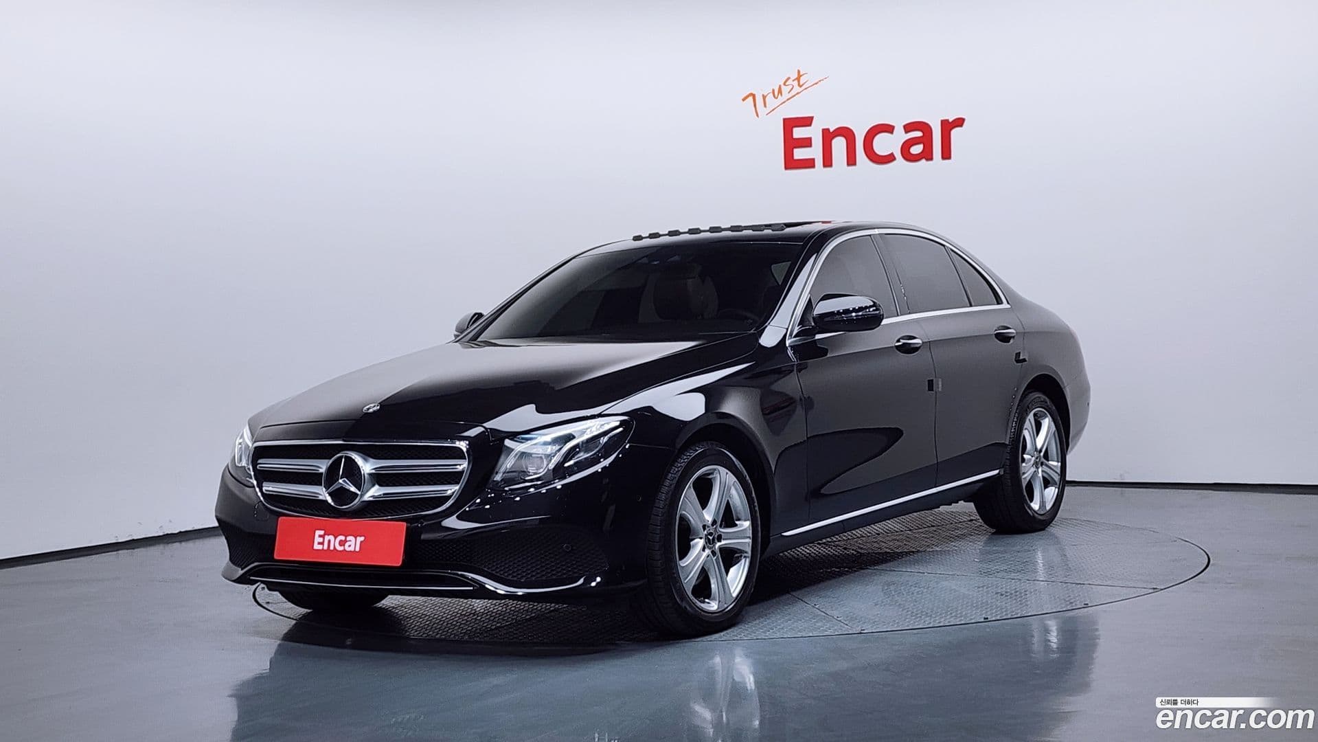 Main__Slider__Photo:E-Class Mercedes-Benz 2017.4-0