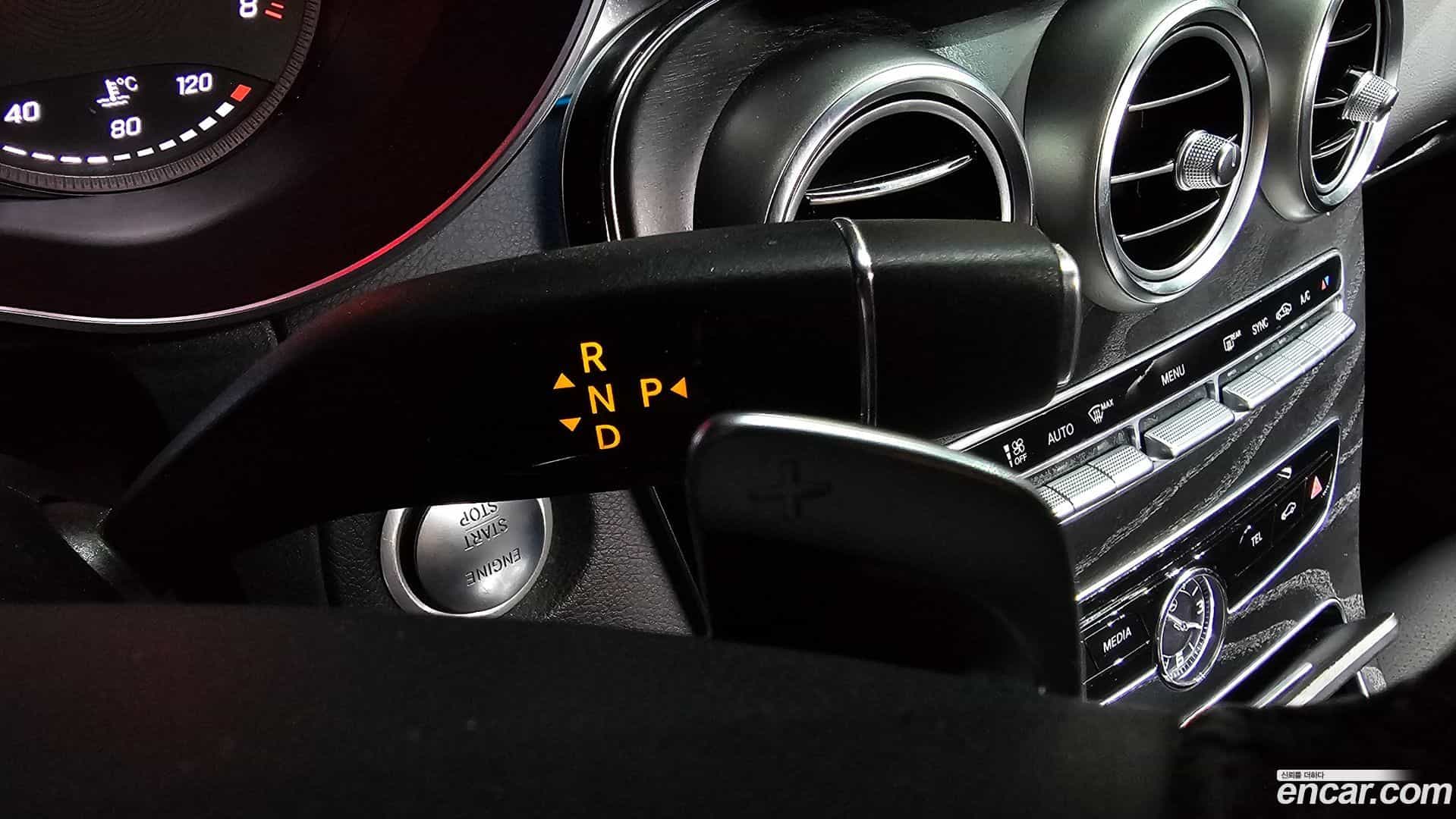 C-Class Mercedes-Benz 2018.3-INNER-009