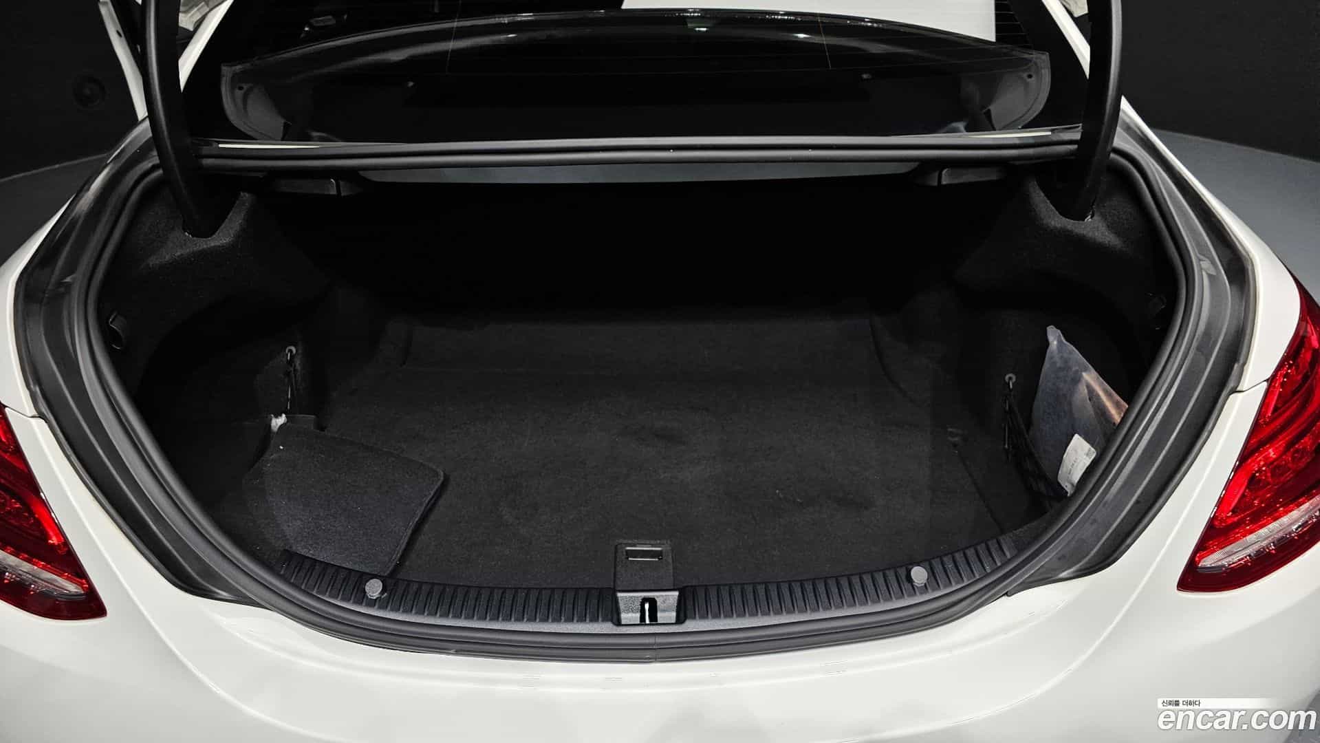 C-Class Mercedes-Benz 2018.3-OPTION-024