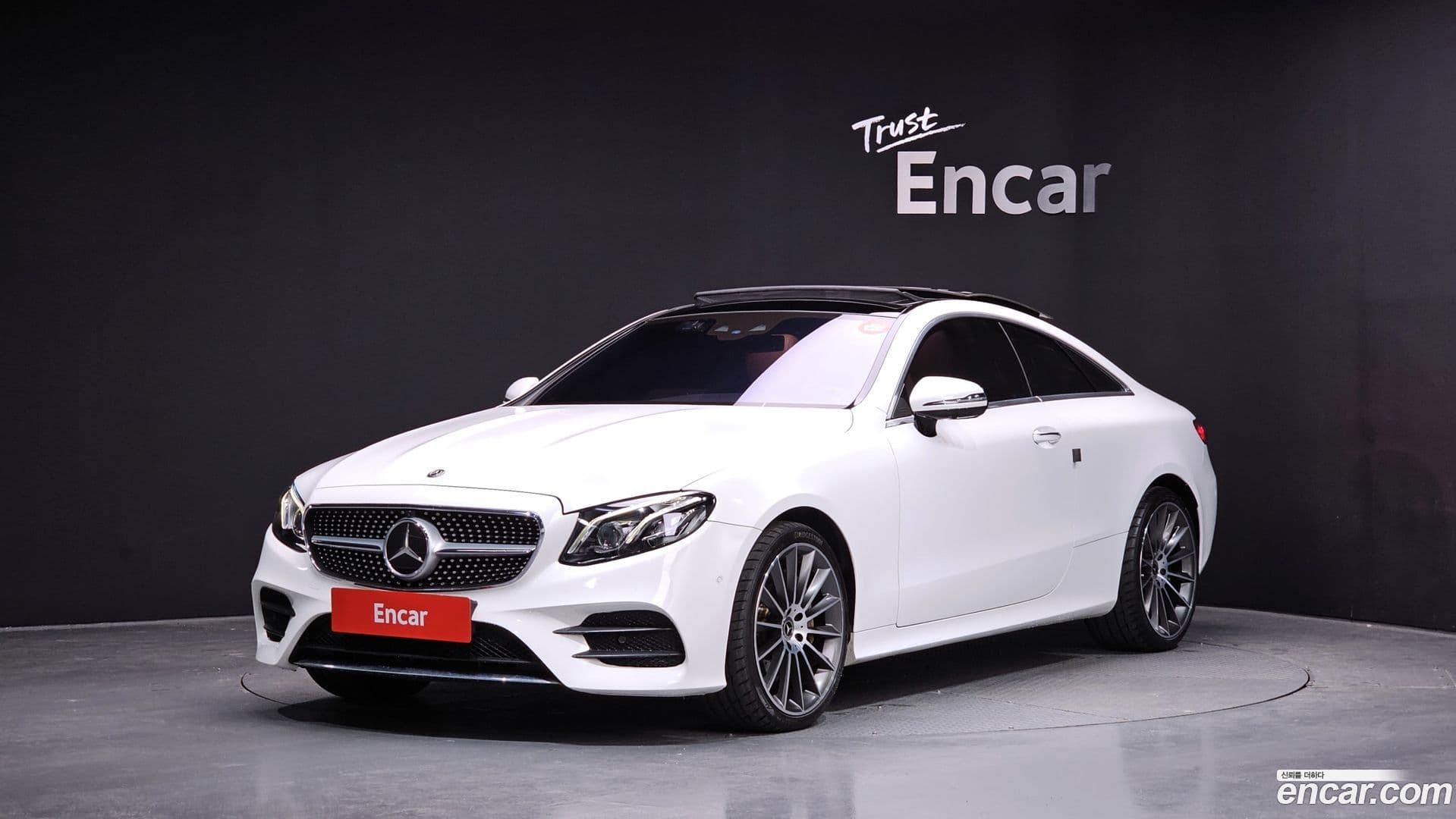 Main__Slider__Photo:E-Class Mercedes-Benz 2017.7-0