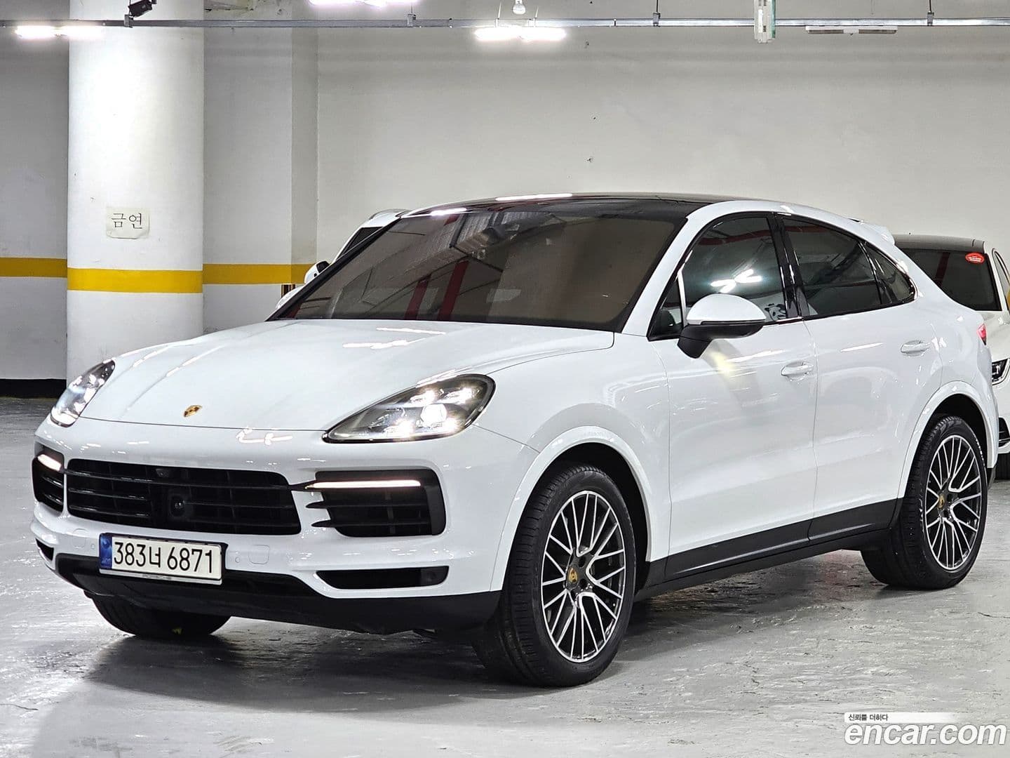 Main__Slider__Photo:Cayenne Porsche 2021.4-0