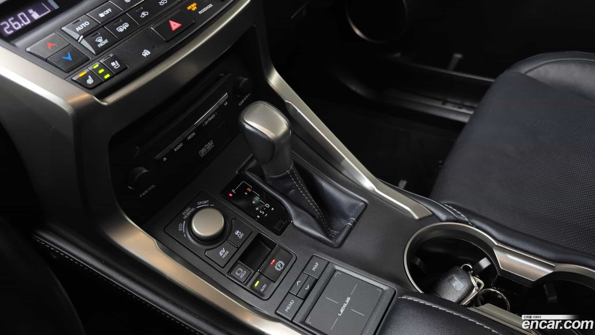 NX Lexus 2015.3-INNER-009