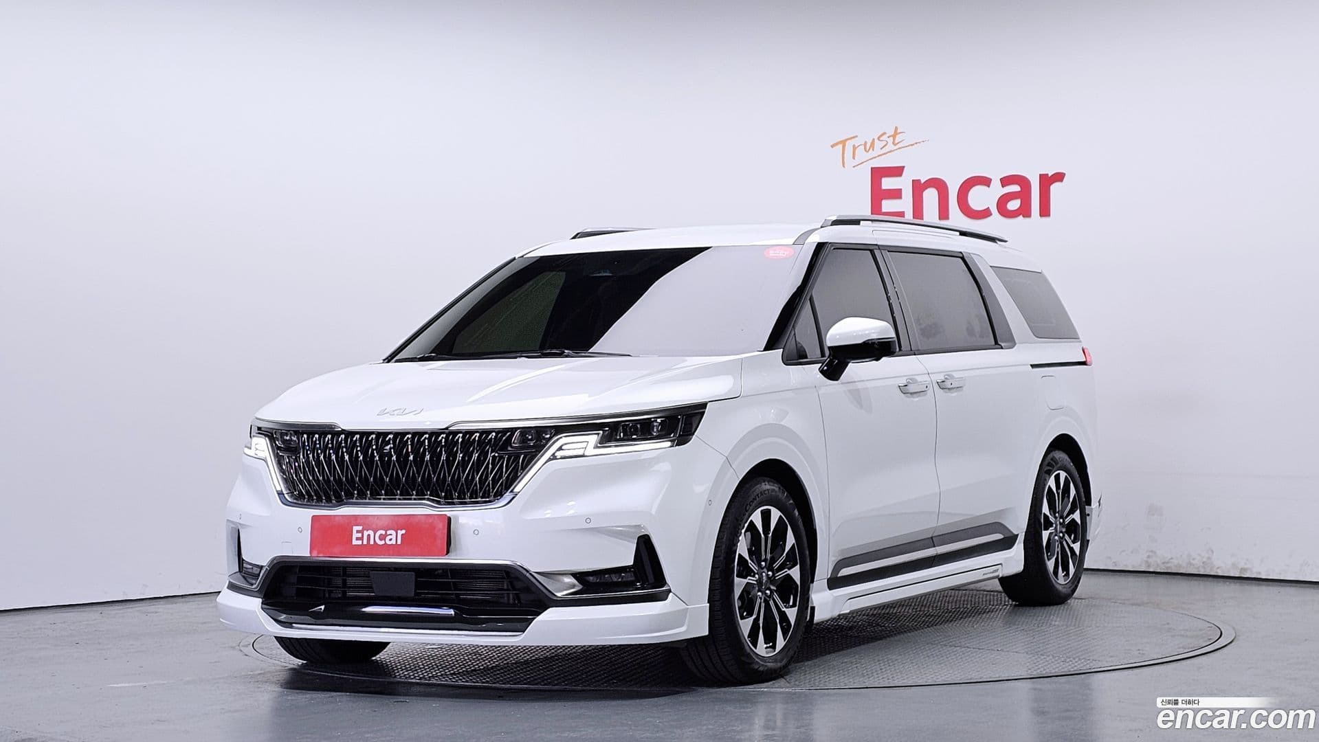 Main__Slider__Photo:Canival Kia 2023.9-0