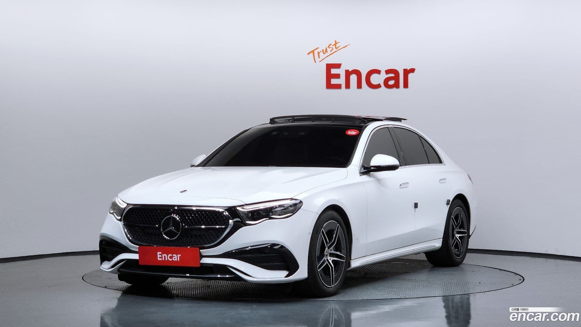 Main__Slider__Photo:E-Class Mercedes-Benz 2024.5-0