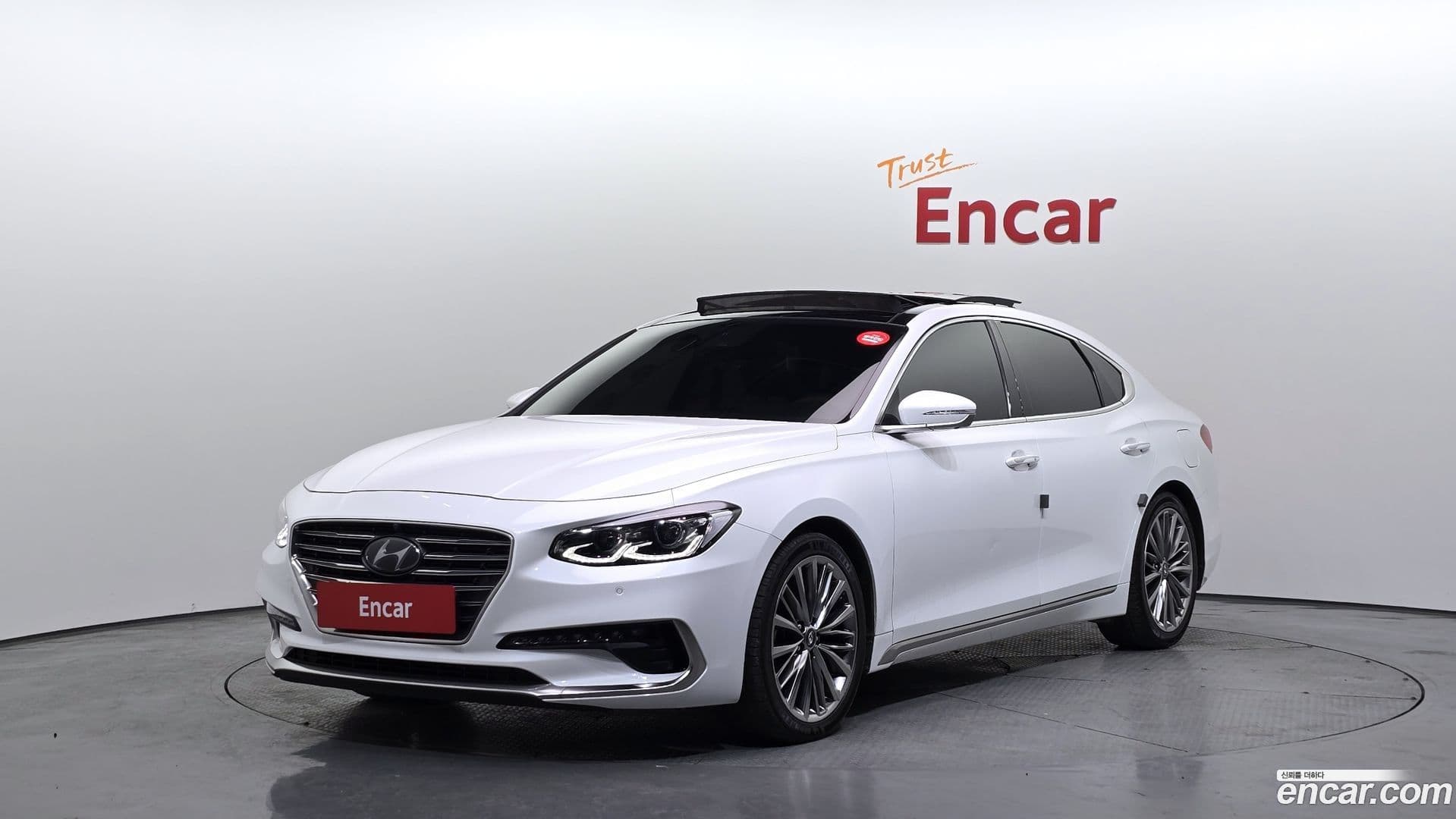 Main__Slider__Photo:Grandeur Hyundai 2019.3-0
