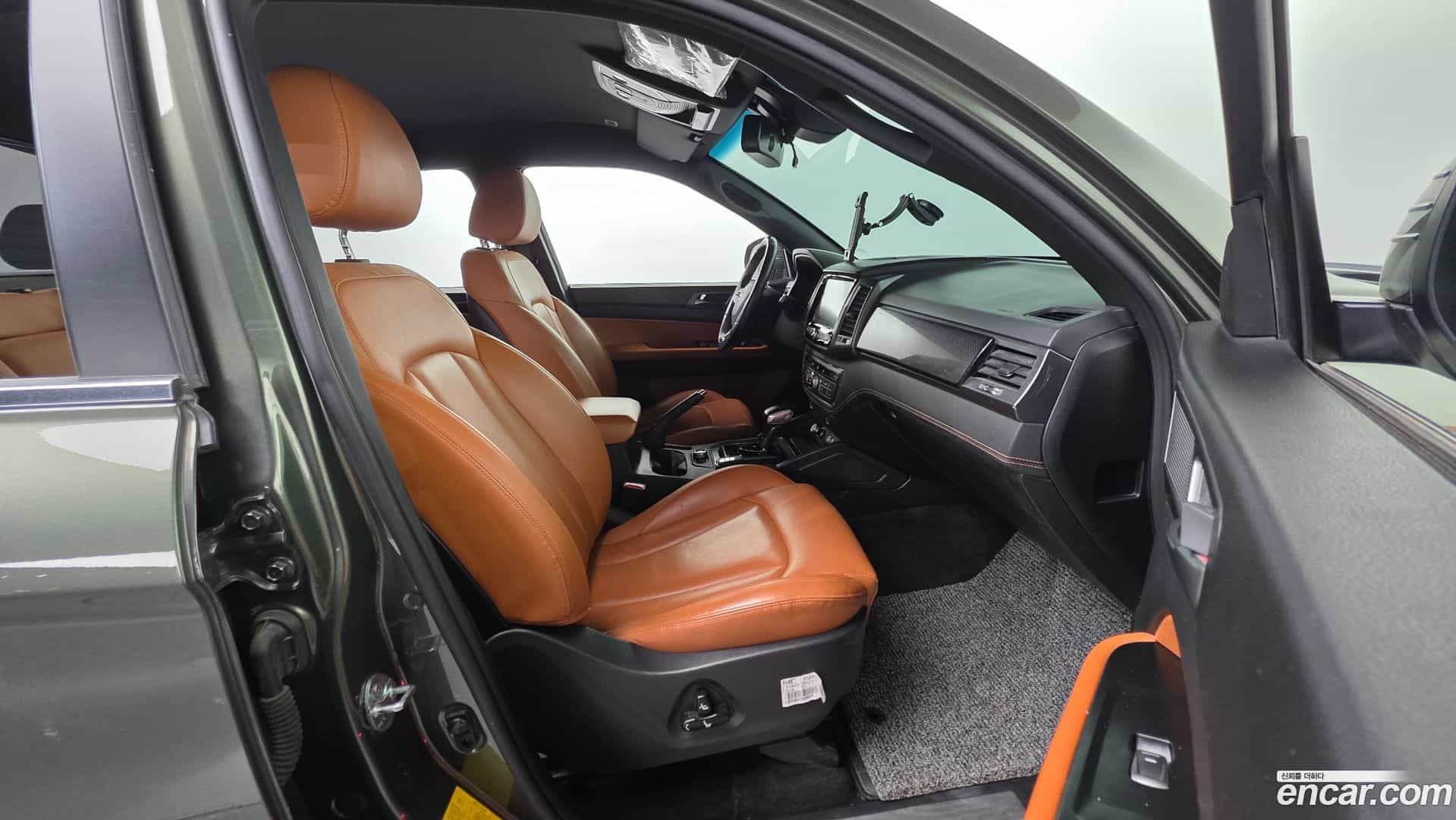 Rexton KG Mobility 2022.8-INNER-010