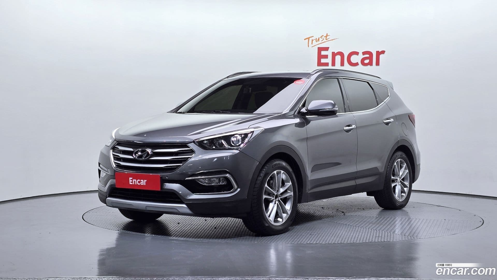 Main__Slider__Photo:Santafe Hyundai 2016.0-0