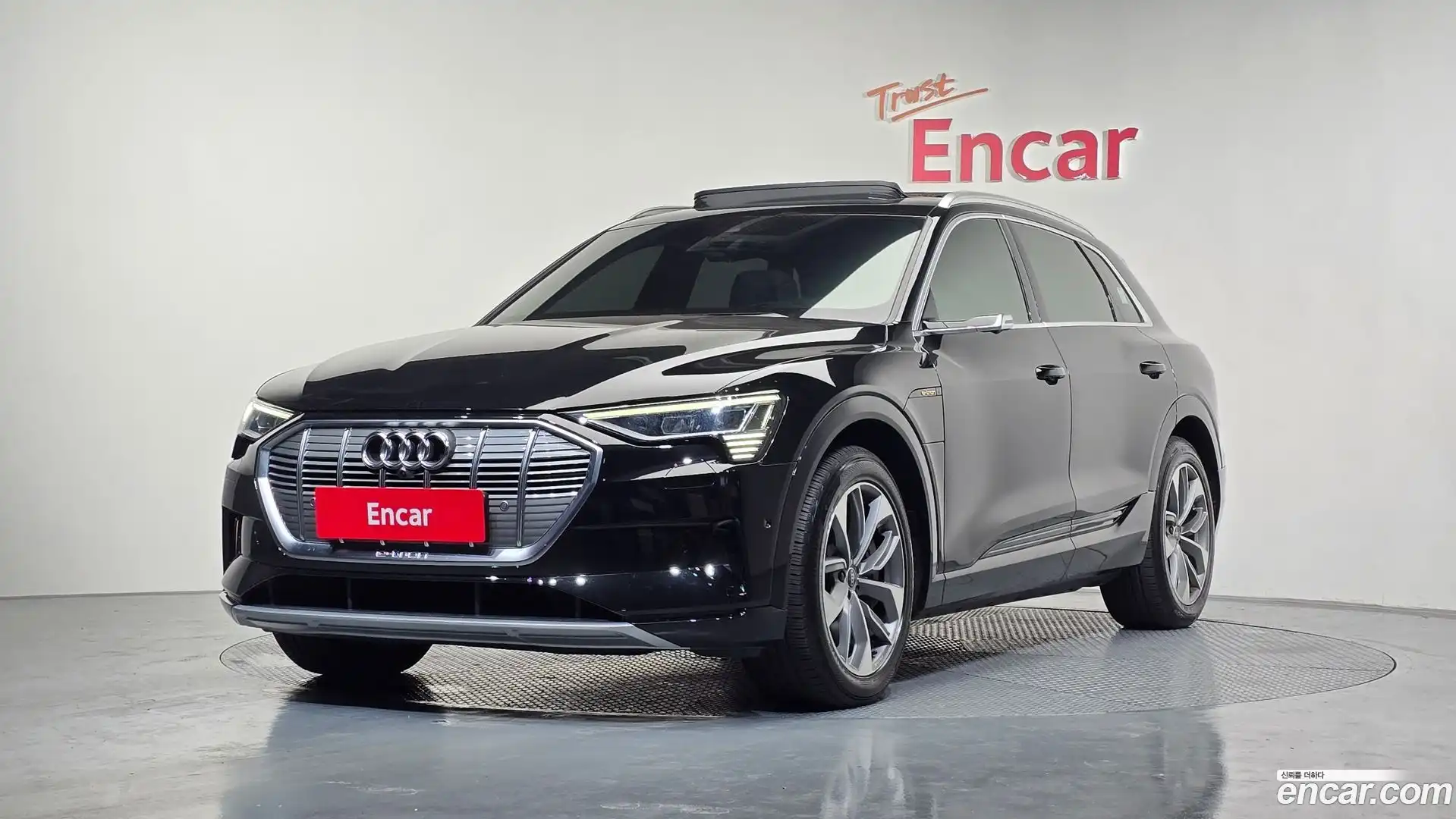 e-tron Audi 2021.11-OUTER-001
