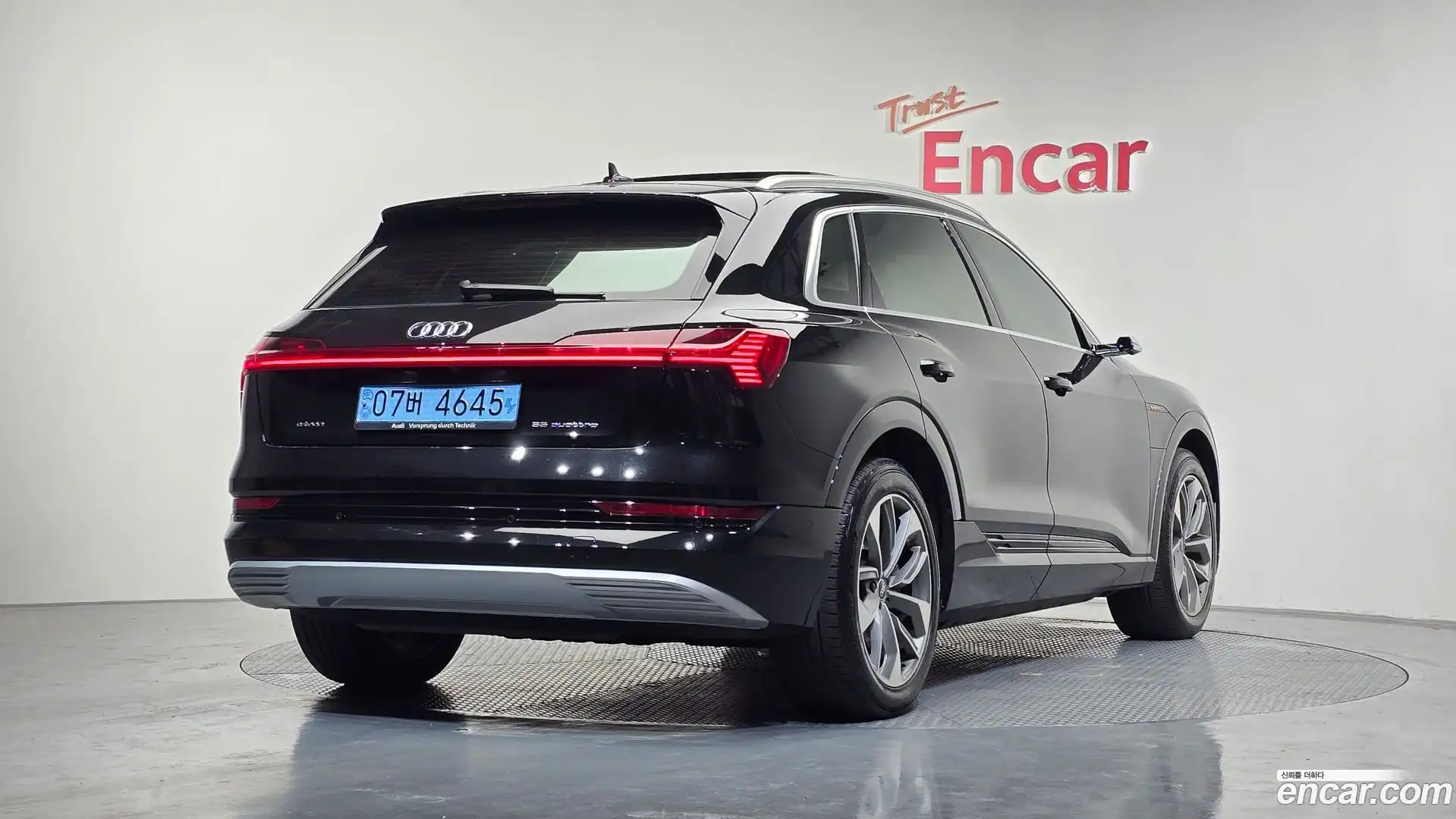 e-tron Audi 2021.11-OUTER-002