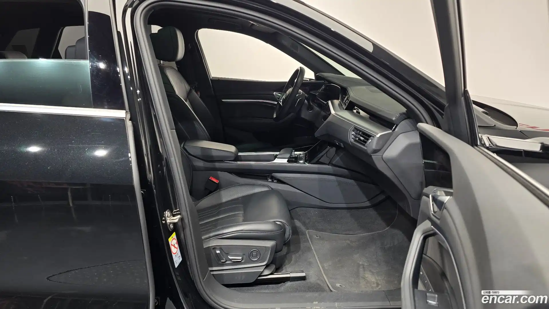 e-tron Audi 2021.11-OPTION-015