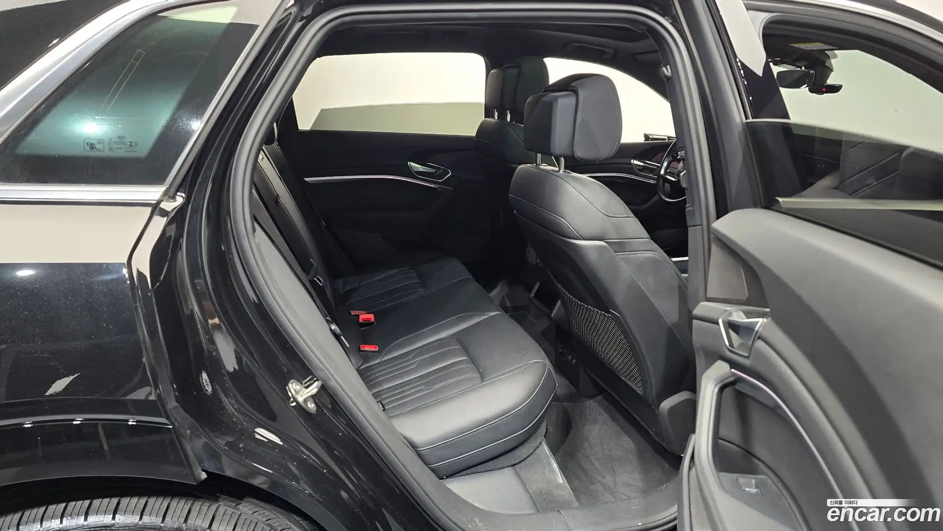e-tron Audi 2021.11-OPTION-016