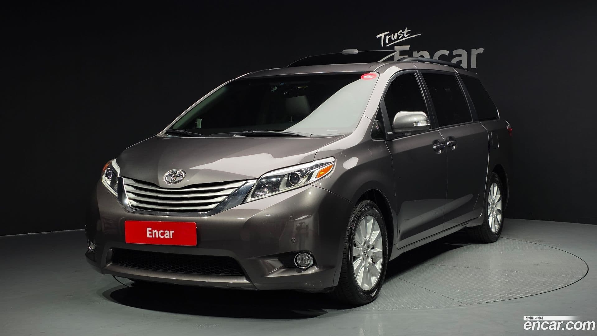 Main__Slider__Photo:Sienna Toyota 2015.1-0