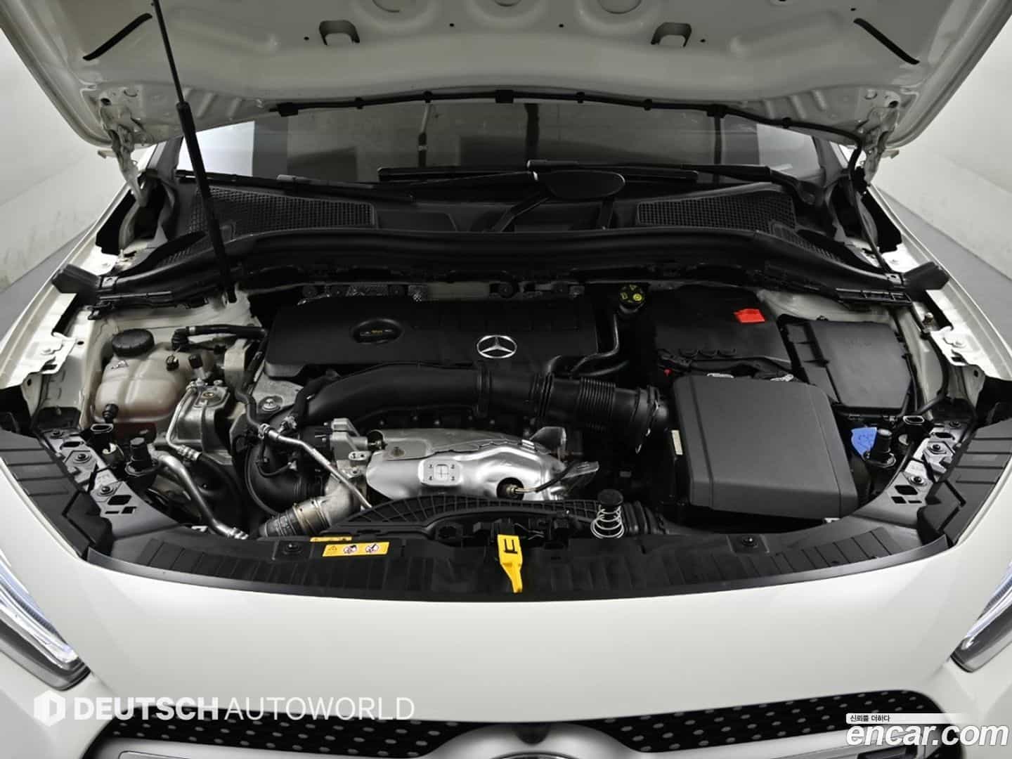 GLA-Class Mercedes-Benz 2022.11-INNER-006
