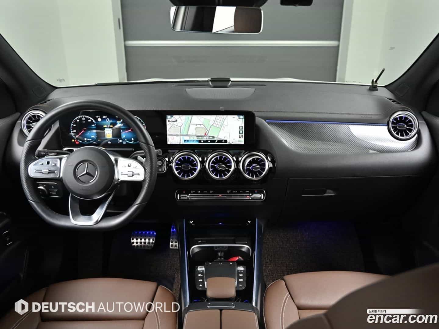 GLA-Class Mercedes-Benz 2022.11-INNER-007