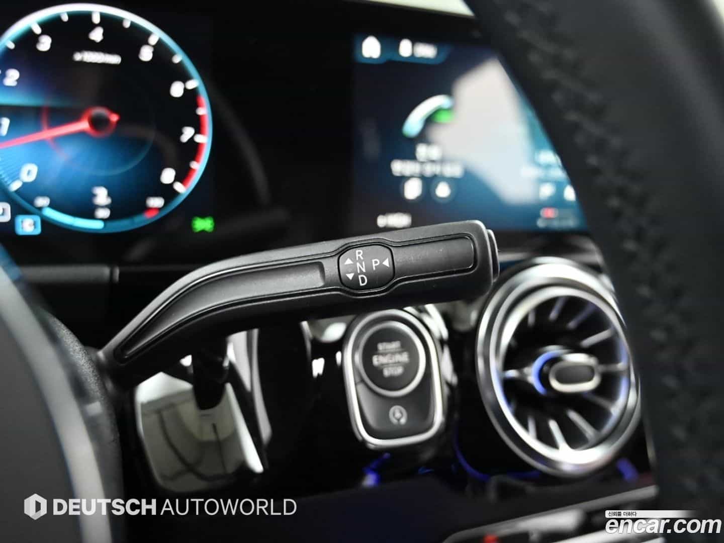 GLA-Class Mercedes-Benz 2022.11-INNER-009