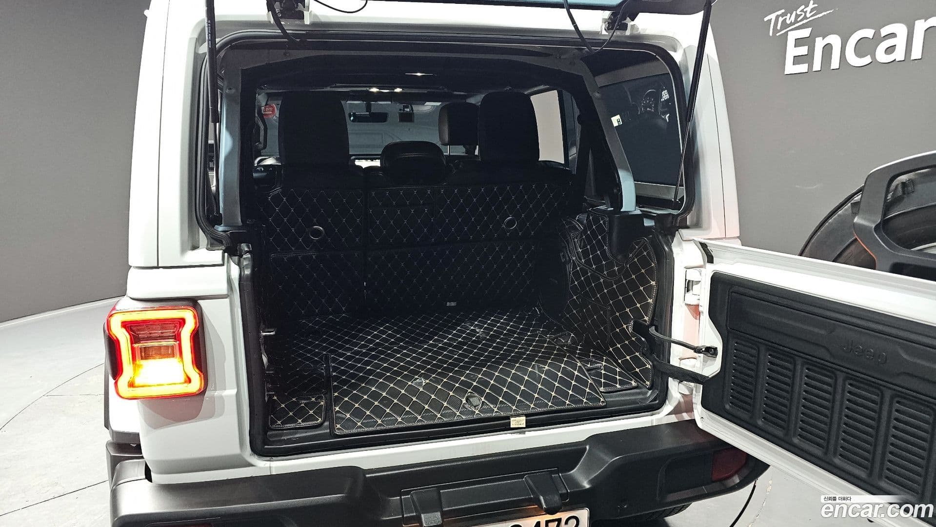 Main__Slider__Photo:Wrangler Jeep 2021.11-19
