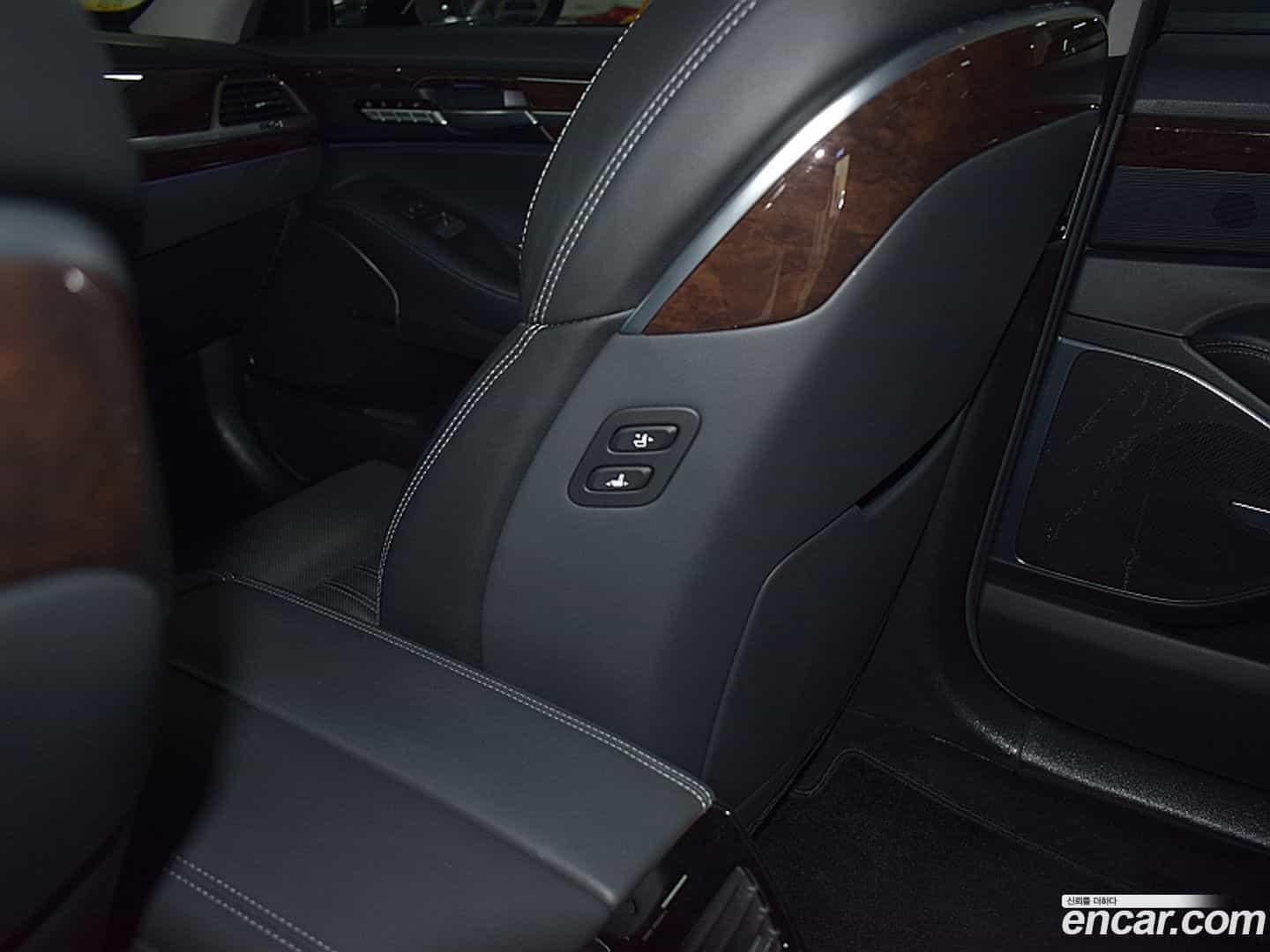 EQ900 Genesis 2017.8-OPTION-020